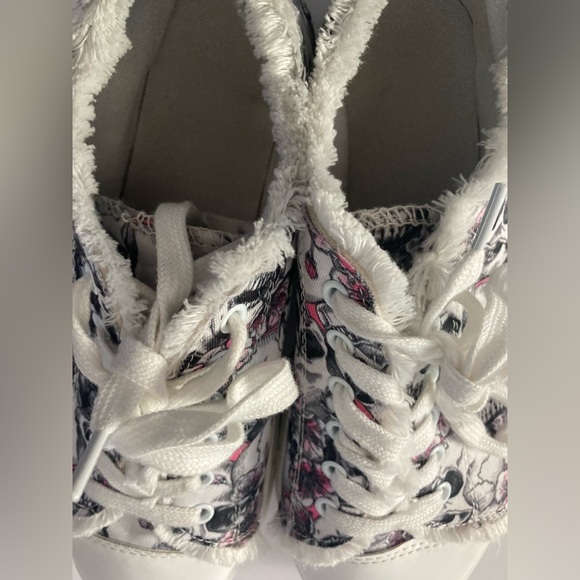 Floral Skull Womens SZ 8 Canvas Sneakers lace up Pink and White - Picture 10 of 11